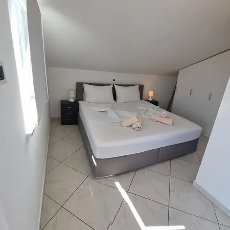 Domagoj D&d, Apartman Baška