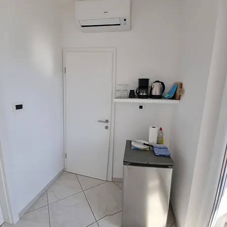 Domagoj D&d, Apartment