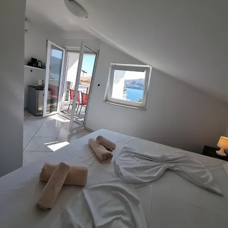 Domagoj D&d, Apartmán