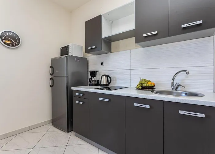 Domagoj D&d, Lägenhet Baška