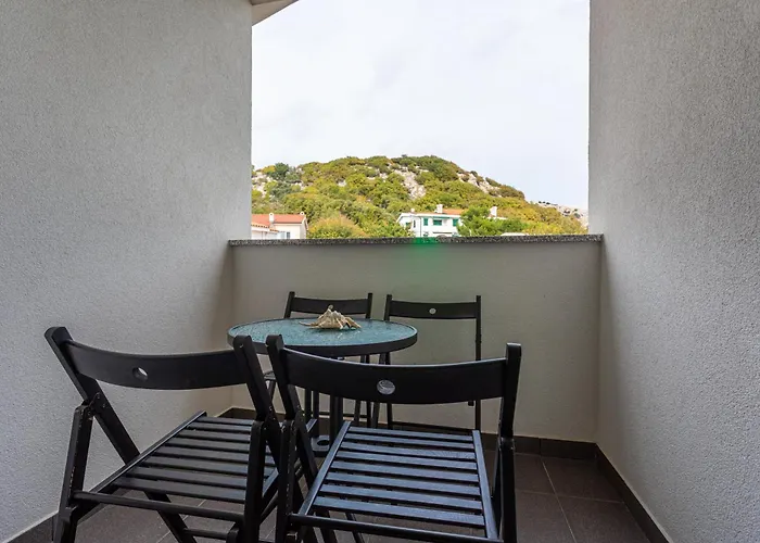 Domagoj D&d, Apartament