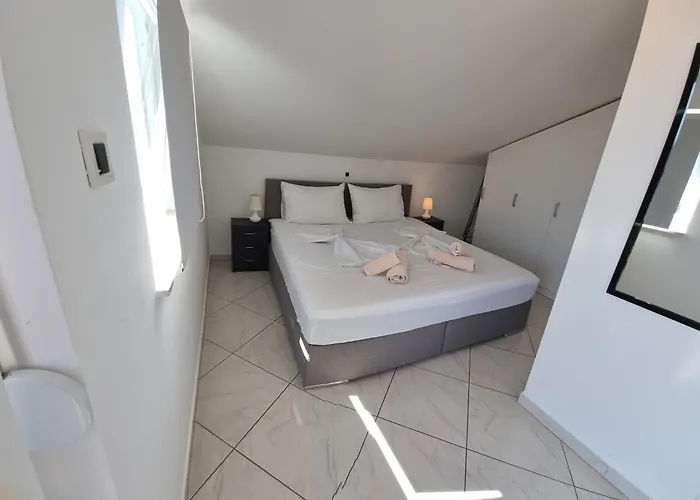 Domagoj D&d, Lejlighed Baška