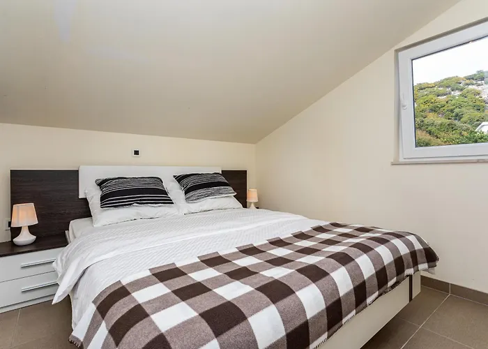 Domagoj D&d, Apartament